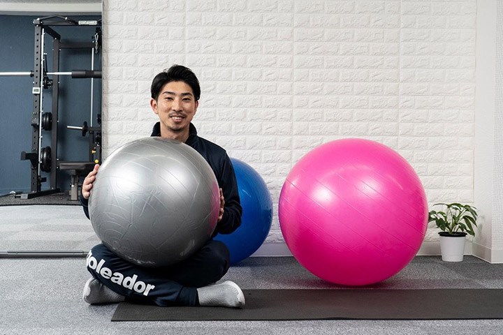 フィットネスボールは108円で大満足! 100均で買えて自宅でできる筋トレ＆運動グッズ5選GetNavi web ゲットナビ