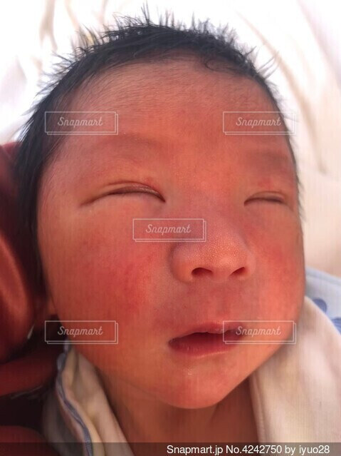 この目は一重ですか二重ですか？新生児、産後四日目です。目をぱっ- Yahoo!知恵袋