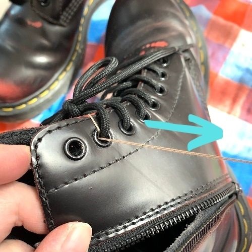 ハイカットのシューズやスニーカーのベロ タン がずれるのを防ぐ方法SakiHandwritten