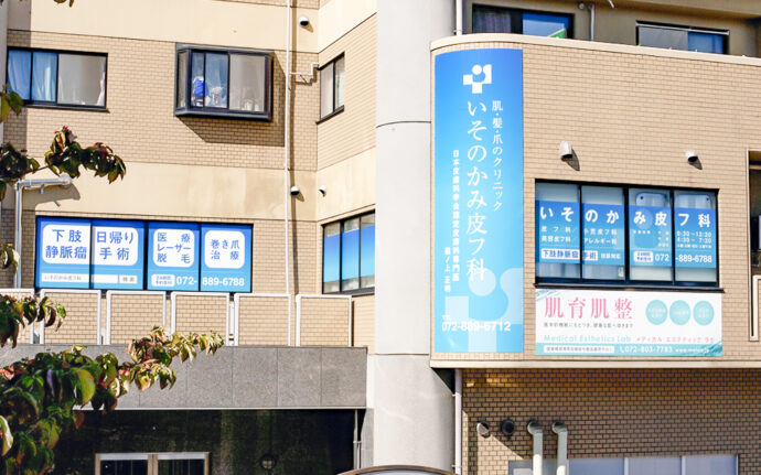 こんにちは！ 巻き爪補正店 大阪天王寺店です🐱 本日は重度の巻き爪を初回〜4回補正したお爪を紹介します 痛みが治まるだけでなく、巻き爪治療する事により 爪色も良くなってきています✨ お悩みの方は、痛みが強くなる前に早めのケアをお勧めします