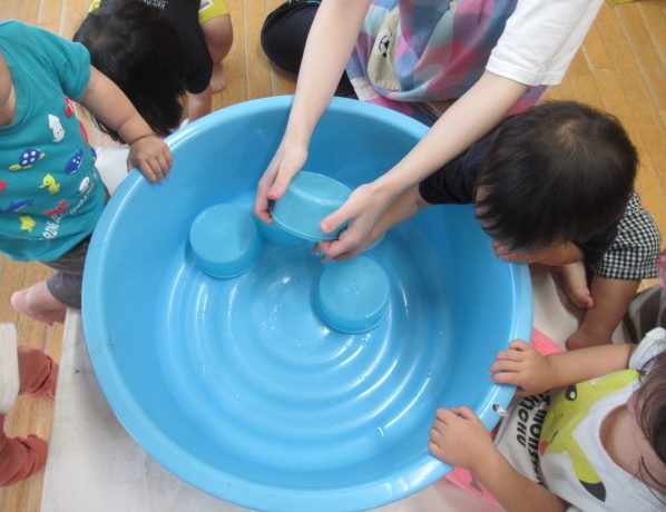 五感でじっくり楽しむ！氷あそび保育士求人・転職ホイシル