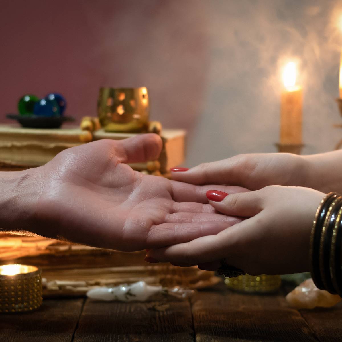 先祖から守られている手相 を２つご紹介✋ これが綺麗に入っていたら 余計にこの意味が強くなります✨ 是非最後までご覧下さい🙇‍♂️＼他の投稿はこちら@tesou_ysokit ------------------------- 中学生の頃から手相を独学 『知らない自分を知る手相』をコンセプト