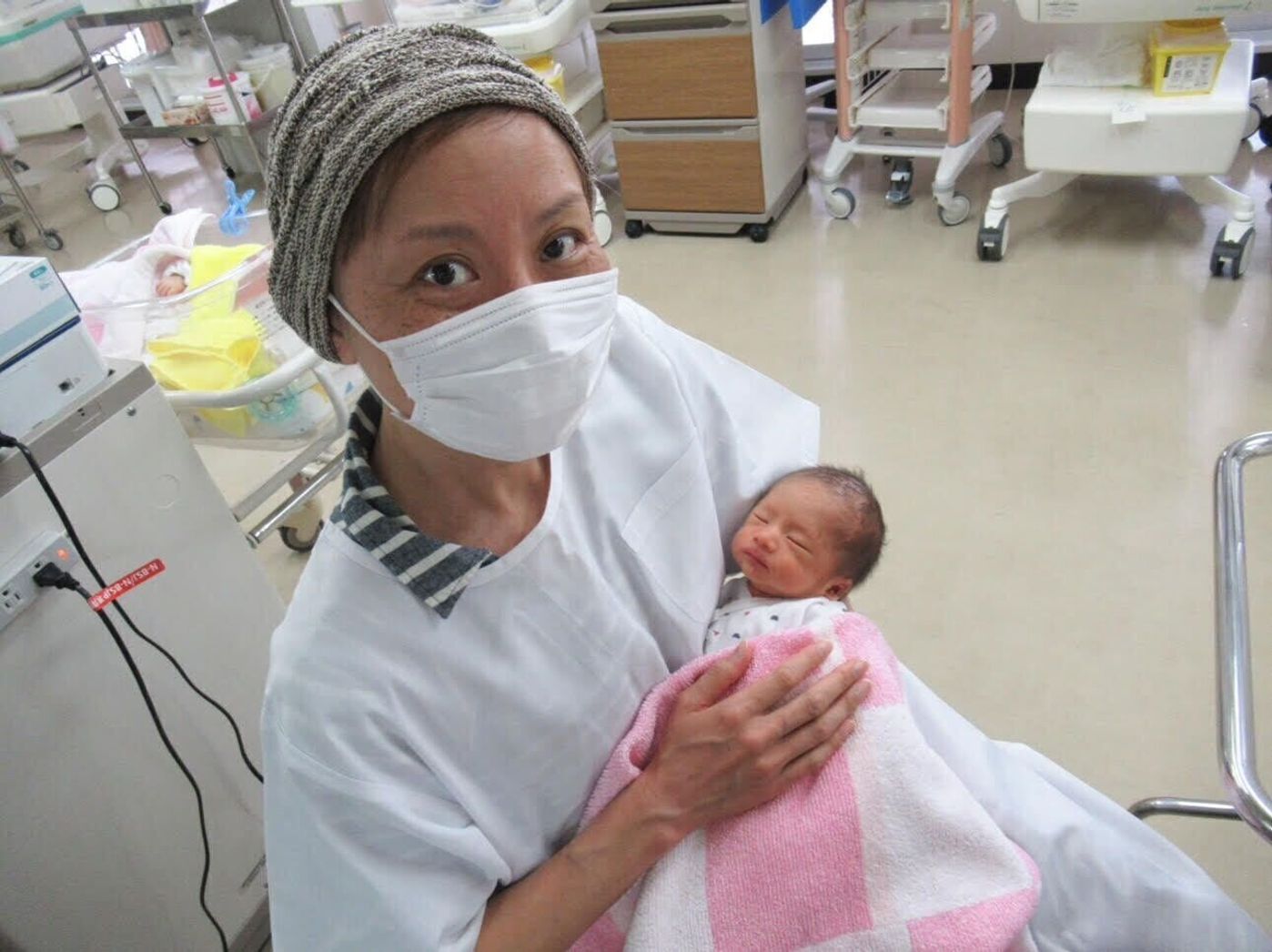 水曜日のクリニック営業終了後に、マナー講師の富川美栄先生をお招きして、スタッフ研修を行いました！ テーマは「心形一致 しんぎょういっち 」心からおもてなしする気持ちを「形」で表現することがマナー・接遇につながる、という考え方です。 患者様の立場に立って