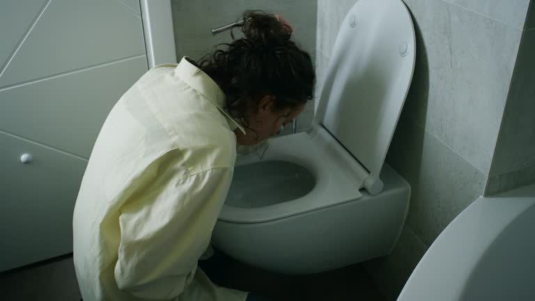 752 嘔吐 Stock Videos, Footage, & 4K Video Clips - Getty Images吐き気, 下痢, 腹痛
