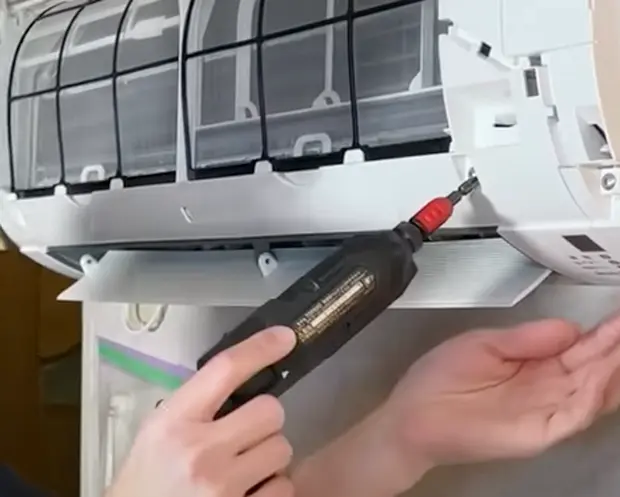 シャープのエアコン、ルーバー 吹き出し口 が動かないのはなぜ？住けっと 狛江市でハウスクリーニングとリフォームなら