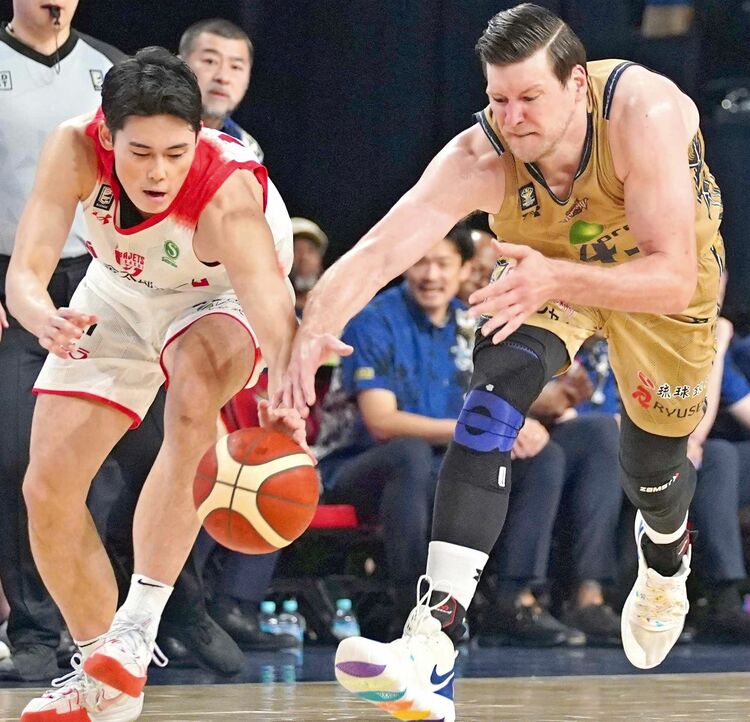 西地区首位を走る琉球に痛手、大黒柱のクーリーがウィルス性肝炎で一時離脱バスケットボールキング