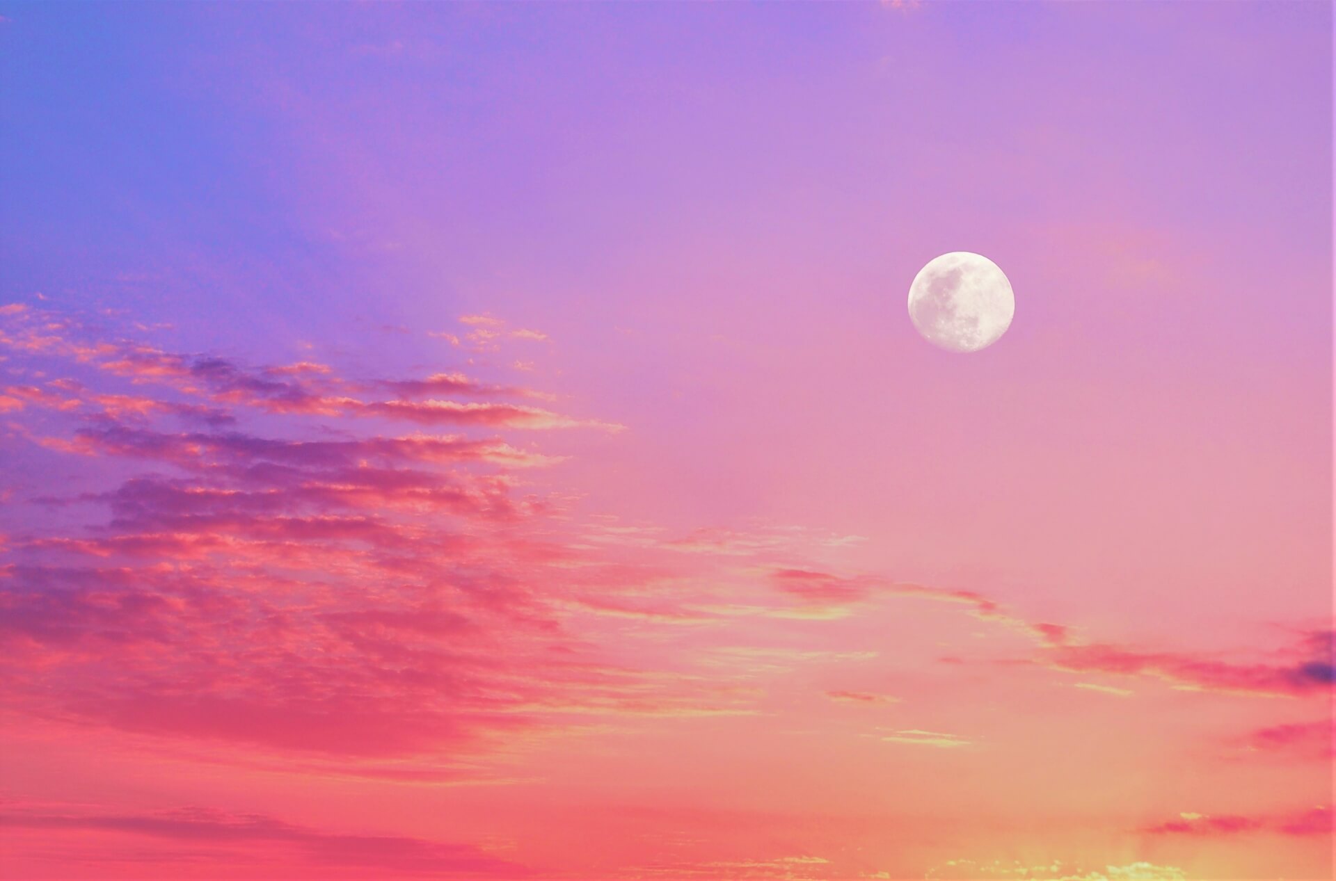 2025年 ストロベリームーンはいつ？その意味と赤い理由！恋愛にご利益がある 待ち受けは？ - 神社・寺 御朱印めぐり.COM