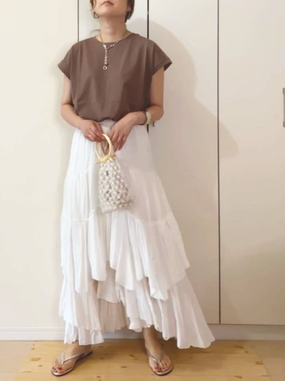 白いダウン 太って見えるTikTok