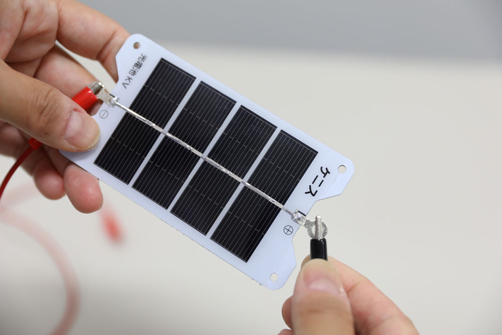 太陽光発電 メガソーラー と電球の写真素材FYI04973913ストックフォトの Qlean Market キュリンマーケット