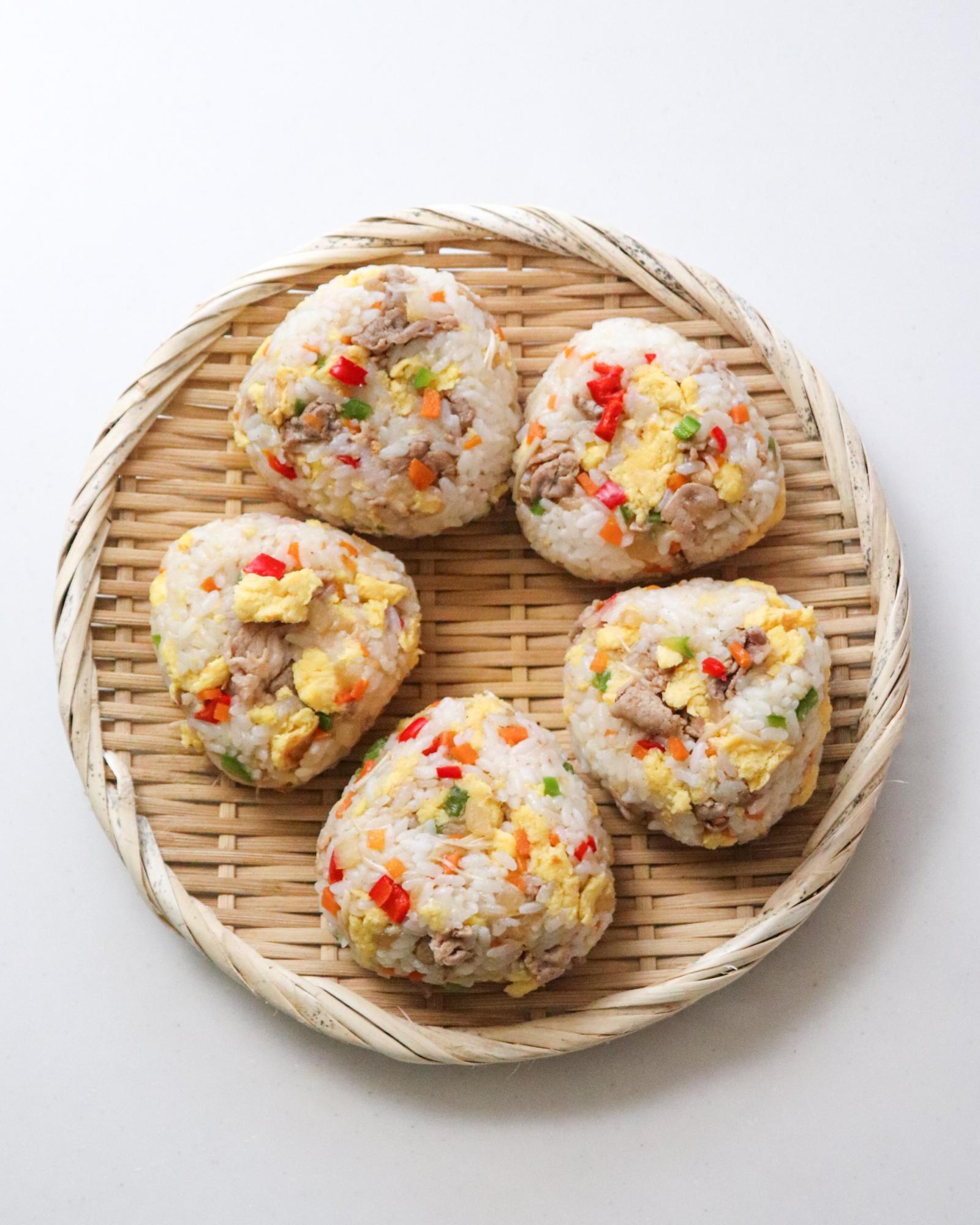 炭水化物でも痩せられる！おにぎりダイエットのやり方や効果を解説 - macaroni