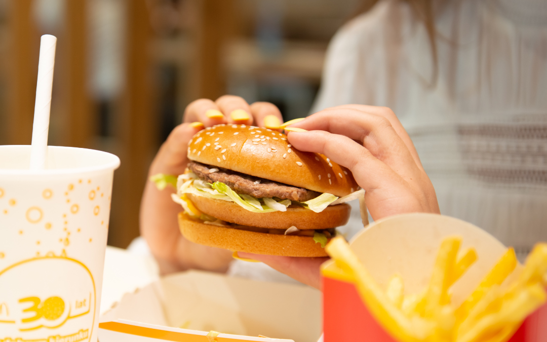 妊娠中にマックを食べても大丈夫？避けるべき材料は？妊婦さんにおすすめのメニューも紹介 - ママフルデイズ