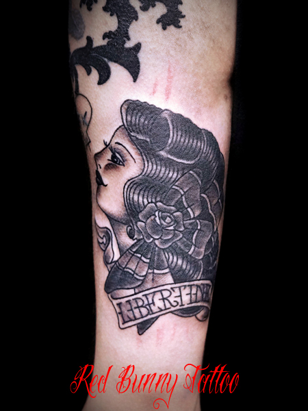 女性の顔千葉タトゥーは千葉市花見川区幕張本郷のFREE:Z TATTOOフリーズタトゥ