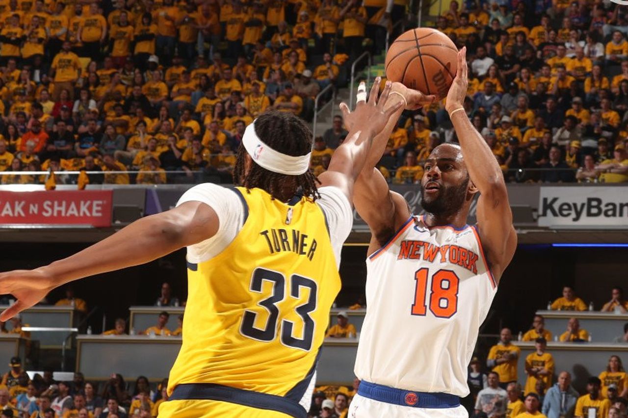 NBA ニックスの指揮官トム・シボドー、ジュリアス・ランドルのセンター起用構想を語る「多くのプラスが生まれるだろう」バスケットボール総合情報サイト バスケットカウント BASKET COUNT