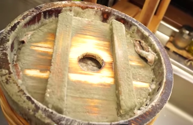 手作り味噌のカビ防止どうしてる❓ , 大切に育てる手作り味噌 , カビ来ちゃったらやっぱりショックですよね❓, カビ防止に簡単効果抜群の方法とは❓,大源味噌味噌屋の女将味噌屋の女将が教える味噌づくり ,味噌汁大好き