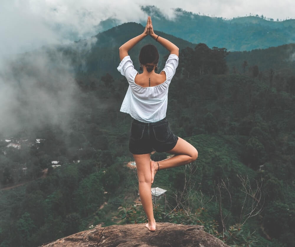 山のポーズ ターダーサナ の効果とやり方を解説 Mountain Poseヨガジャーナルオンライン
