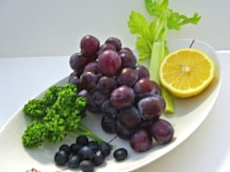 レシピというレシピもないんだ🙂‍↕️🍇, 夫が喜ぶまんぷく痩せレシピ, → @yupon_diet_recipe , ポチッ,✼•• ••✼, 材料, ・ぶどう : 適量, ・グラニュー糖 : ぶどうの周りにつぶつぶつくくらい。,あんまりたくさんじゃなくても大丈夫👌🏻, 夕ごはんの後にデザート食べたくて, ウズウズしちゃう, でもそれって我慢できんよねぇぇ,