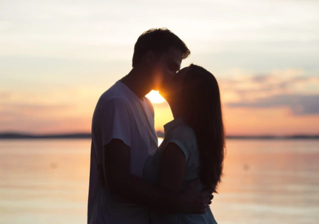 キスする夢の夢占い - ゆめの夢占い