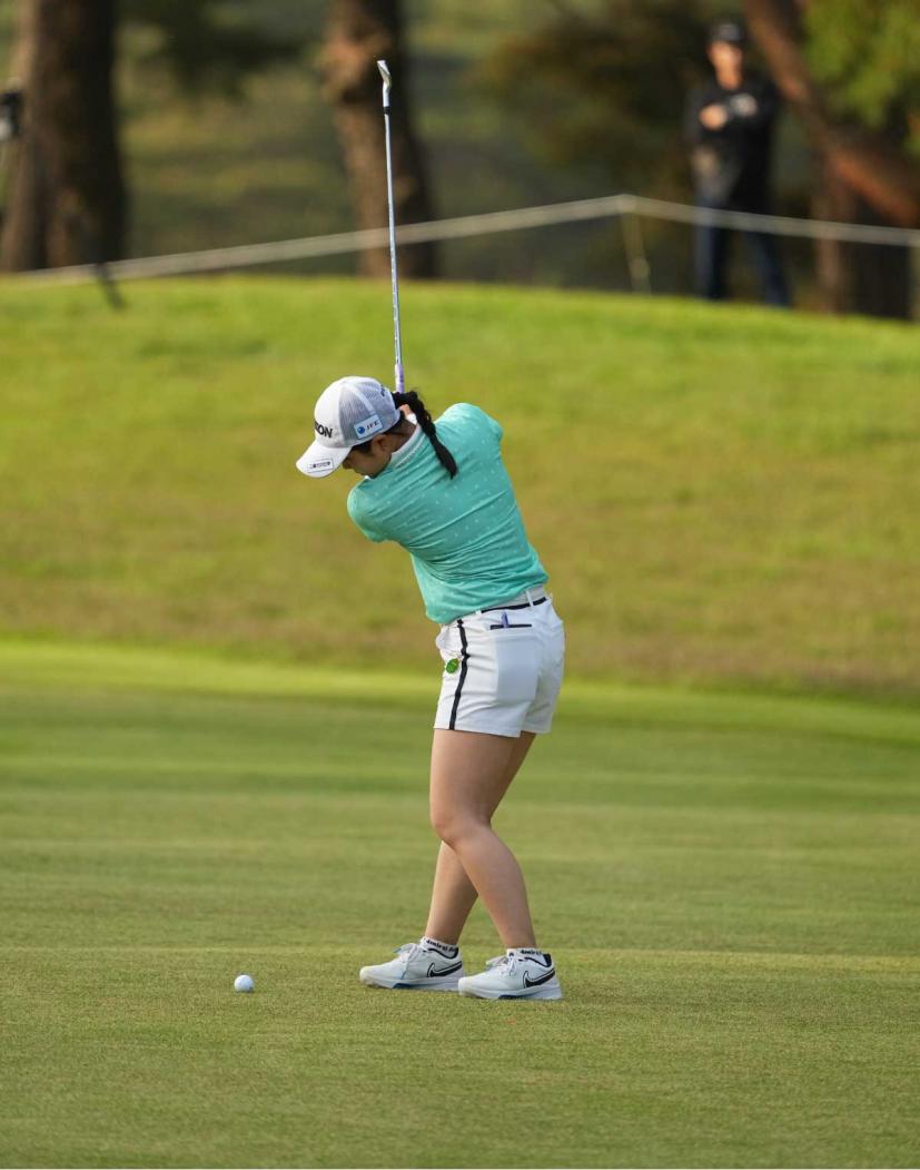 また１９歳新人初Ｖ！尾関彩美悠が有言実行 キャディーの〝フライング泣き〟には笑顔 ゴルフ デイリースポーツ online