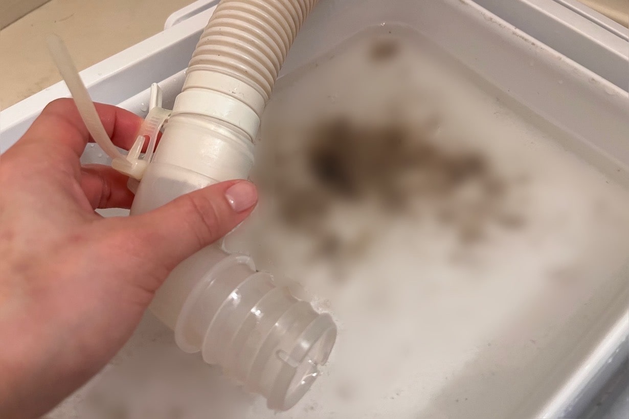 気付いた時には詰まっている洗濯機のホース ハウスクリーニングアドバイザー直伝のお手入れ方法に「すぐやるべき」「意外と簡単」 – grapeグレイプ