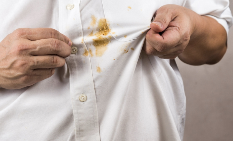 服の油の染み抜き落ちにくい油汚れの落とし方は？コジカジ