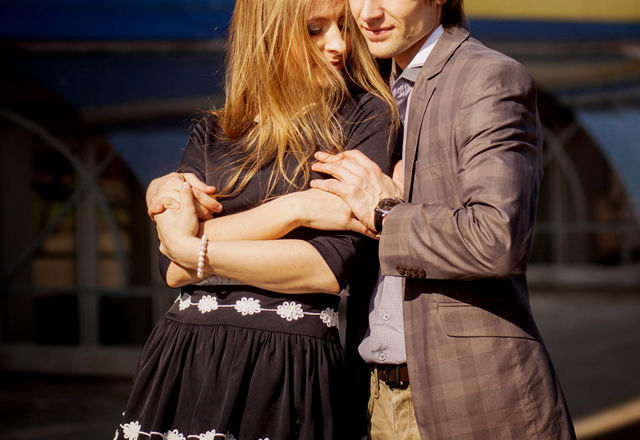 この片方の腕を掴む姿勢ってなんか名前あるんですか？カゲプロのコノハもしてたし- Yahoo!知恵袋