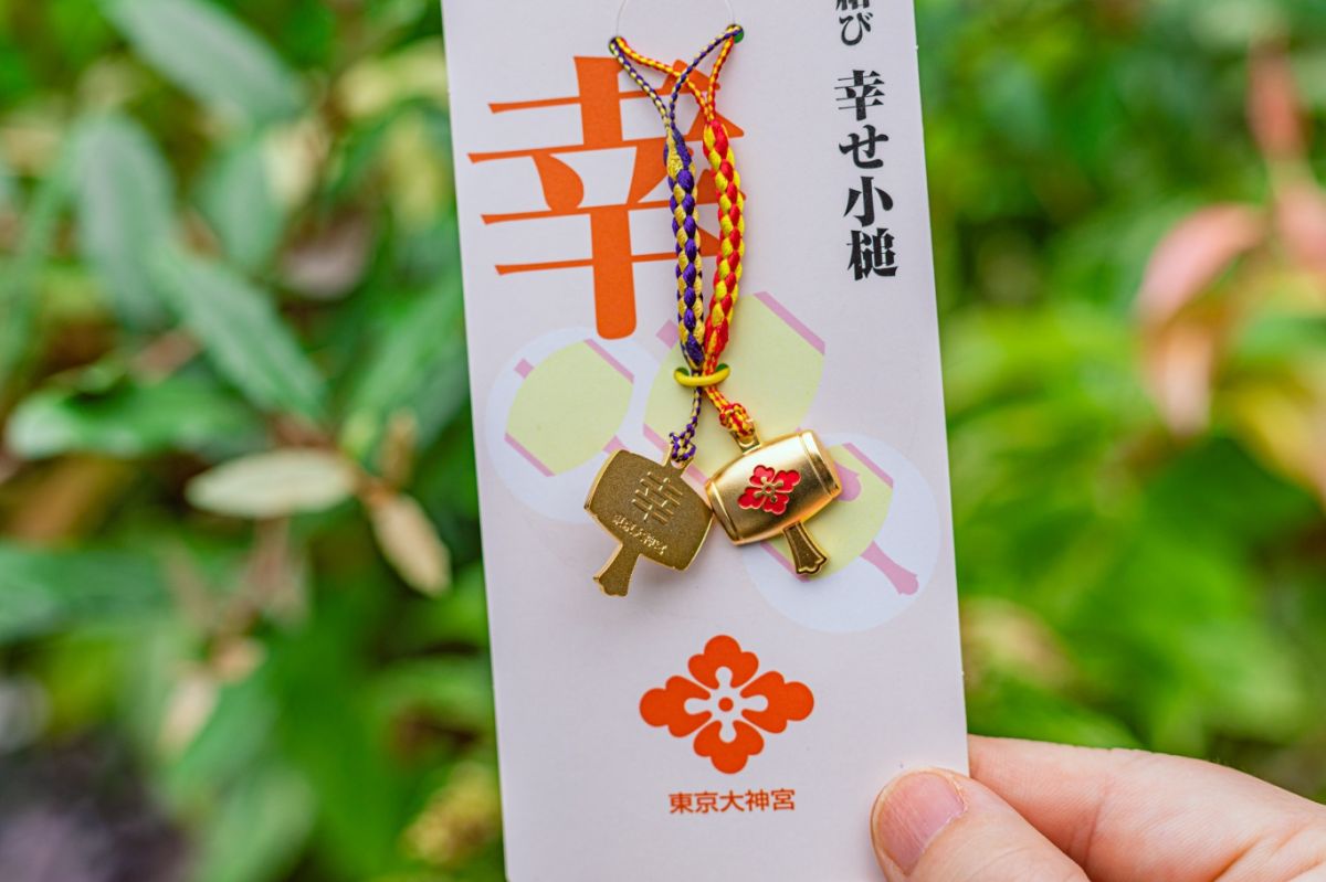 東京大神宮」で良縁・恋愛成就祈願！夜のライトアップも必見！縁結びのパワースポットの楽しみ方るるぶ&more