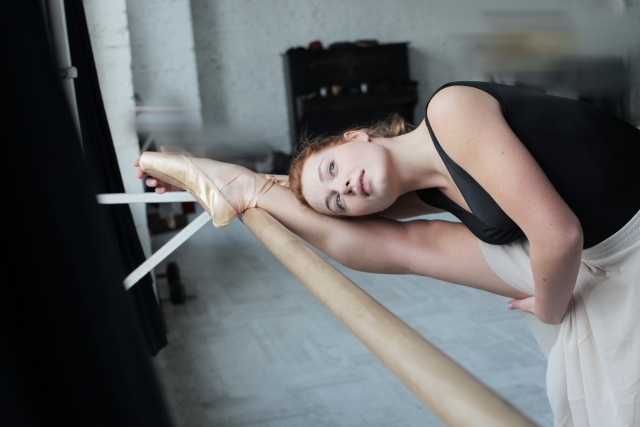 首が細く長くなる『首痩せ』ストレートネックも治る牽引エクササイズ！ - YouTube