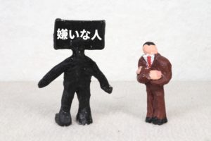 中古鈍感になる練習 「気にしない」「考えすぎな」でラクに生きる 内外出版社 齋藤孝 教育学 の通販 by もったいない本舗 ラクマ店ラクマ