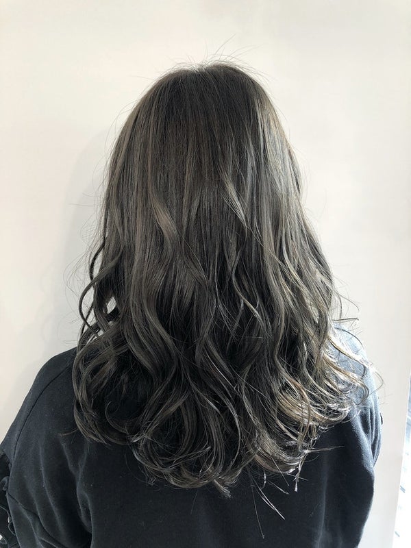 グリーンアッシュ」上品な透明感がオシャレな髪色スタイル 12選美的.com