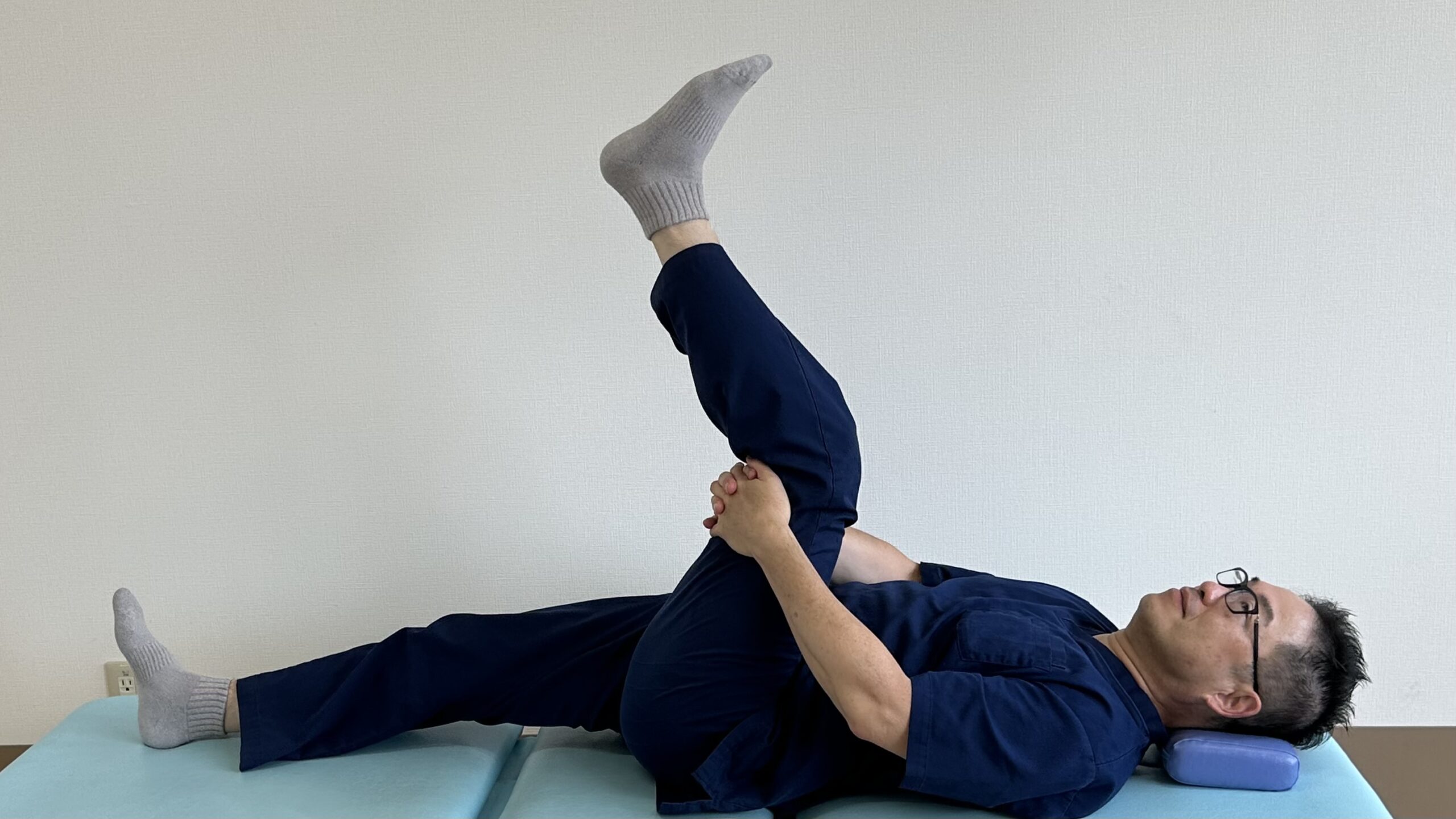 うつ伏せで寝ると腰痛が出るのはなぜ？辛い腰痛が楽になる寝方とストレッチを専門家が解説！ - 株式会社リハサク