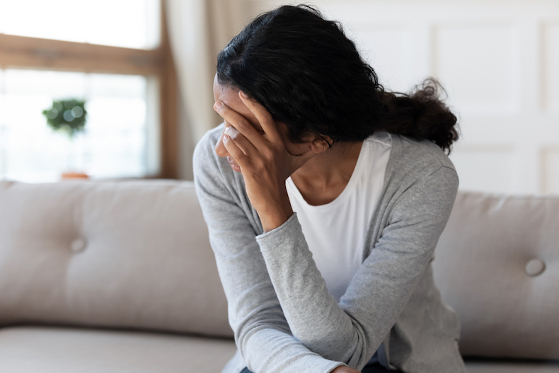 寂しい：孤独の感情表現・仕草」の画像素材 写真・イラスト 毎月1点無料 フリー のストックフォト イメージマート