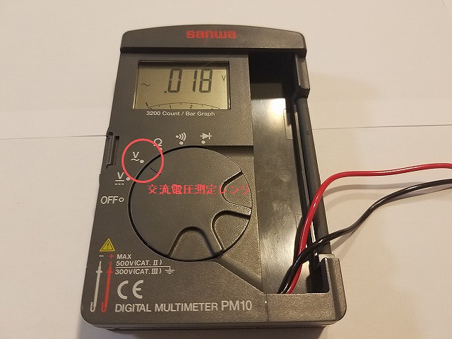 デジタル・マルチメーターのダイヤル、ボタン、記号およびディスプレイ。マルチメーターの記号、ボタン、ダイヤルおよびディスプレイFluke