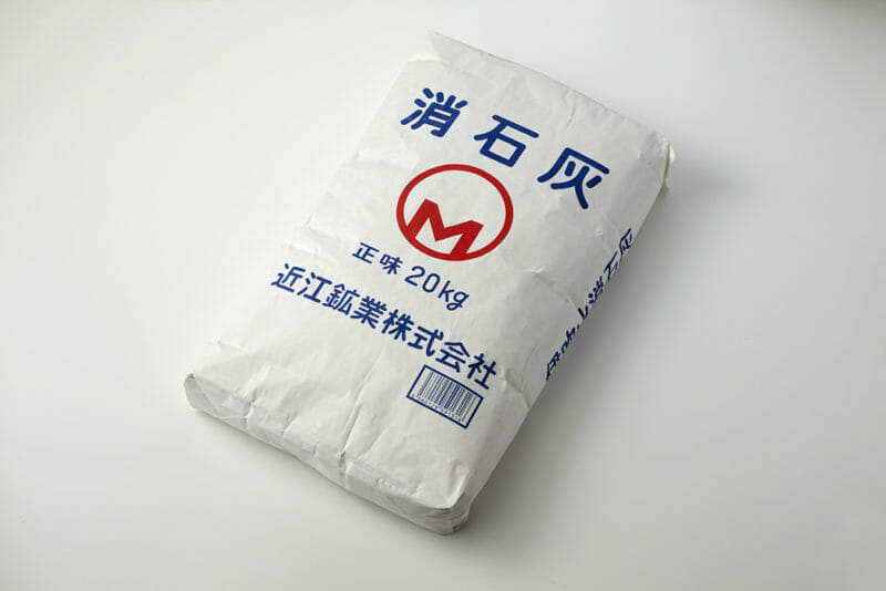 消石灰とは？ 効果や使い方、苦土石灰との違いなどを解説しますとなりのカインズさん