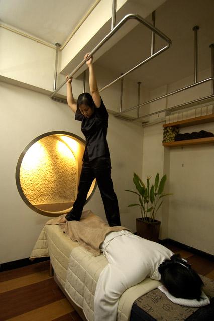 世界一気持ちいい『タイ古式マッサージ』とは？GLUE