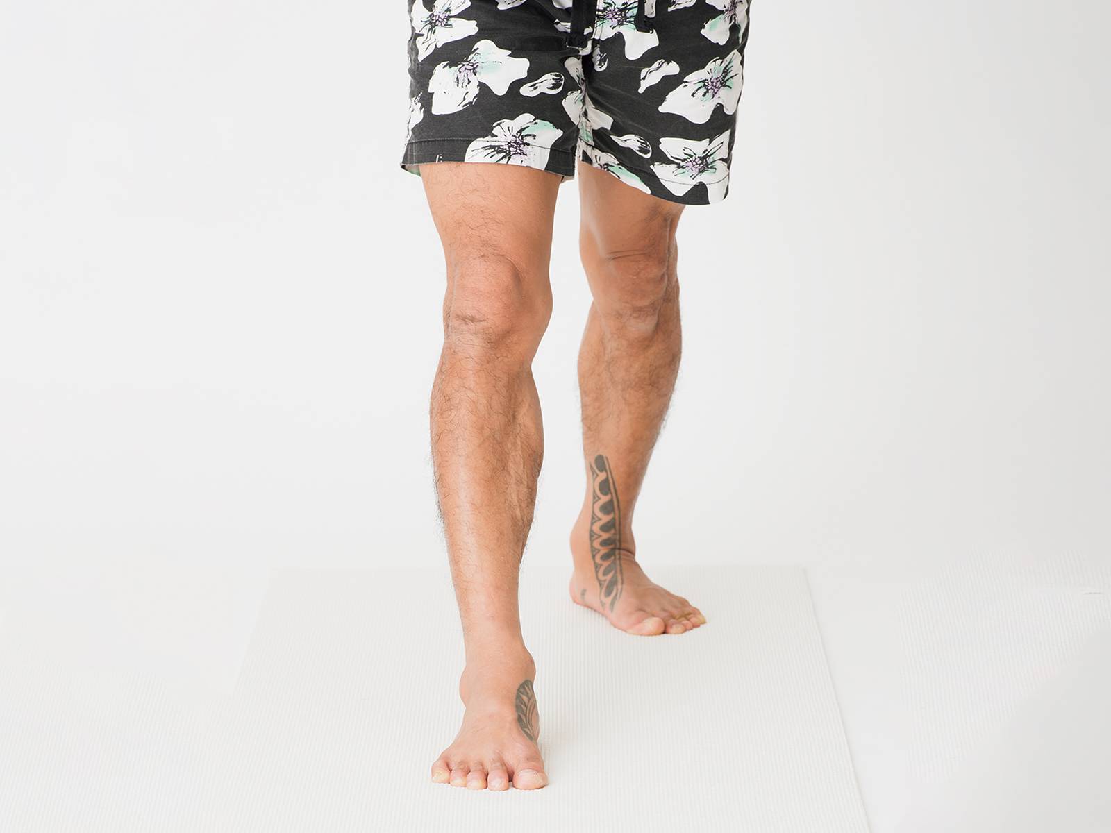 捻った体側を伸ばすポーズ パリブリッタパールシュバコナーサナ の効果とやり方Yogeek ヨギーク