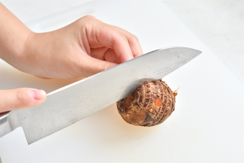 里芋の皮むき ねっとり美味しい！里芋の皮むき 3選 どこよりも詳しく