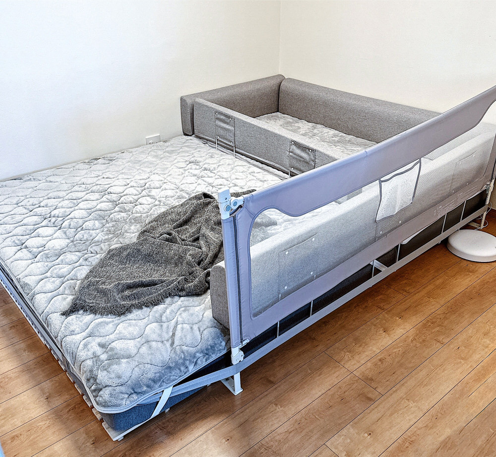 爆買 ベッドガード 転落防止 赤ちゃん ベビーベッドガード ベッドフェンス ベビーサークル 差し込み型 落下防止 添い寝 シンプル 出産祝い 安心設計折りたたみ