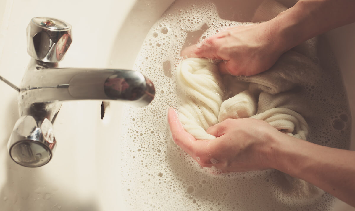 ジャンパーは自宅で洗濯できる？自宅で洗う際の注意点などを解説オリジナルTシャツならエドバン