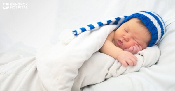 黄疸治療1日で終わったけど 目の部分だけ👀光が当たってなかったから ちがう🫣出産 37w2d 新生児黄疸 黄疸治療光線治療姉妹 女の子 女の子ママ 名古屋ママ 愛知ママ