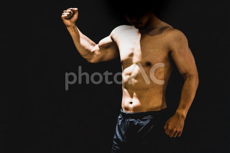 ダンベル持つとめっちゃ腕に血管が出る💪💪 いつもよりちょっとデカく見えるかな？筋肉筋トレトレーニングジムバキバキ腹筋男子筋肉つけたい細マッチョいいね