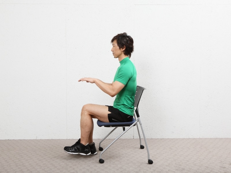 椅子を使った「V字姿勢」で三部位を攻めるお腹まわりを絞る「ゆる運動」