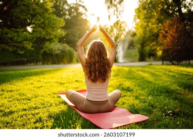 親子ヨガ - No: 1035051写真素材なら「写真AC」無料 フリー ダウンロードOK