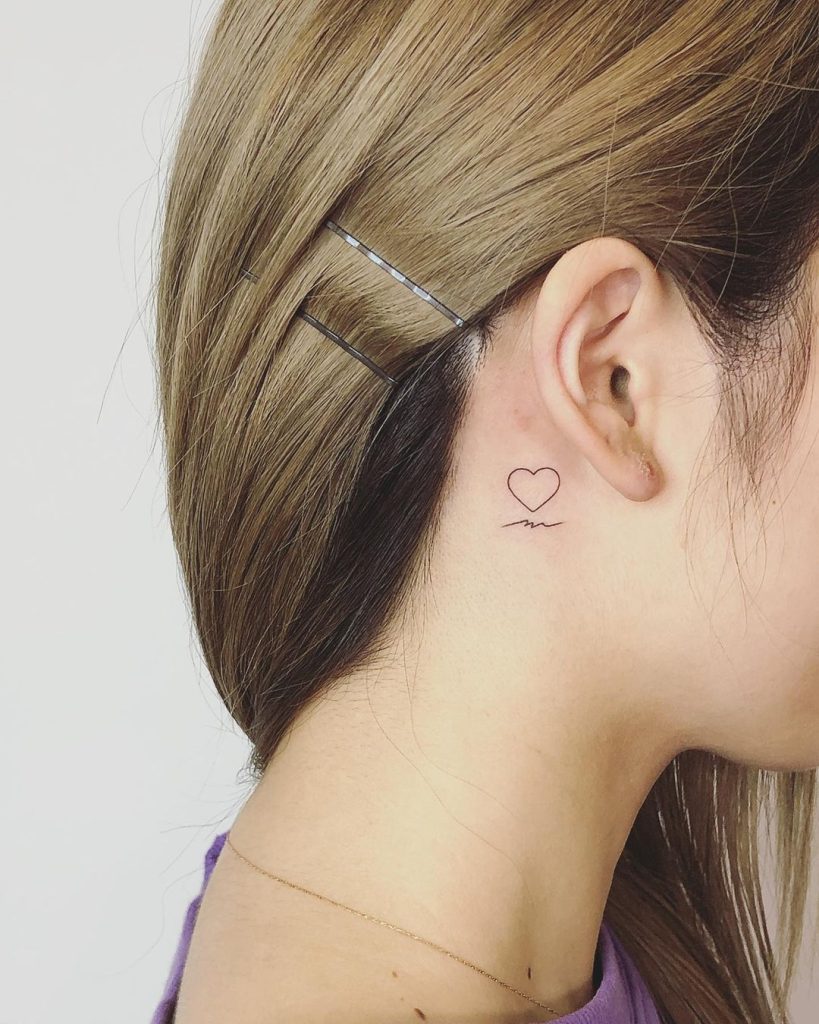 持ち込みデザイン猫タトゥー月タトゥー耳裏タトゥーcattattoomoonttattooワンポイントタトゥーonepointtattootattoohoriisatattooartisttattooartirezumiirezumitattoojapanesestyietattootattoodesigntattooworkerstattoogirl刺青師