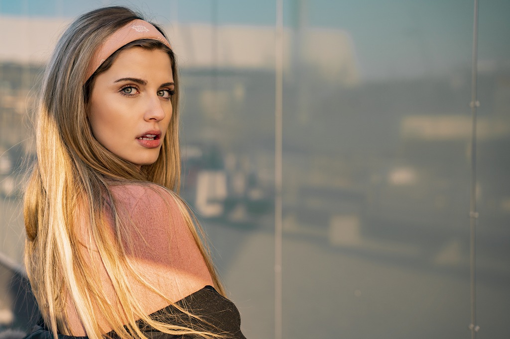 目が合う女性の「本気の脈あり」と「勘違いの脈なし」を見分けるサイン - ボクラノ恋