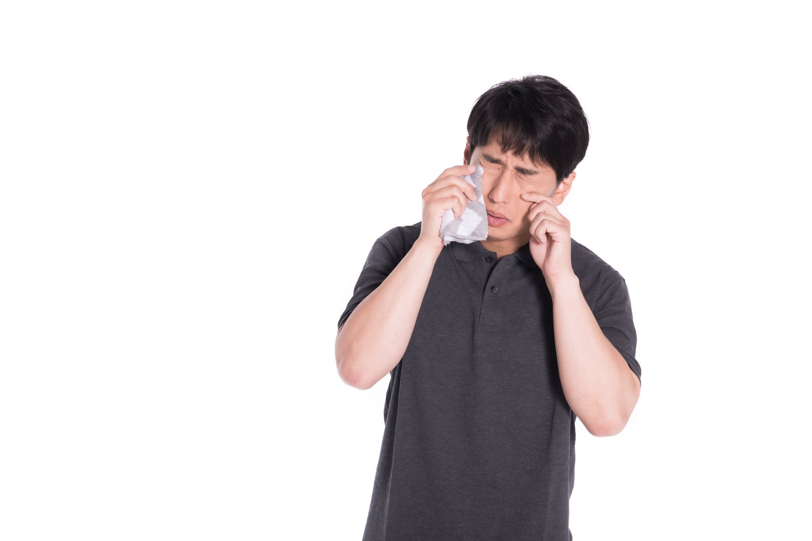 花束を受け取り涙ぐむ母親 33000005384 の写真・イラスト素材アマナイメージズ