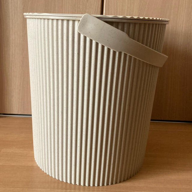 オムニウッティ20Lにぴったりのセリア・ポールスタンドは？ぴったりのゴミ袋も紹介ワーママにこらいず