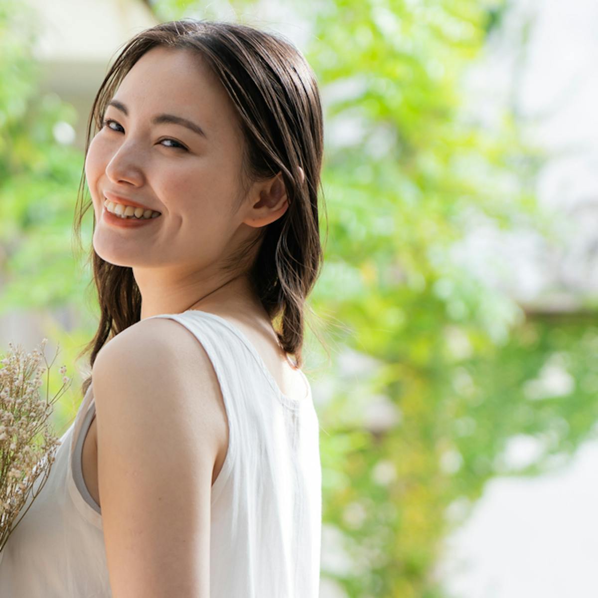 美しい女性が脇の匂いをかぐOKサインスローモーション4K」の動画素材 ロイヤリティフリー 31155712Shutterstock