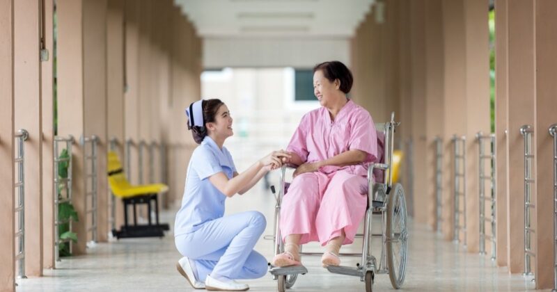 高齢者の身だしなみはどこまで行うべき？介護者が気をつけたいポイントみんな知らない高齢者の世界明日の介護をもっと楽しく 介護のみらいラボ 公式