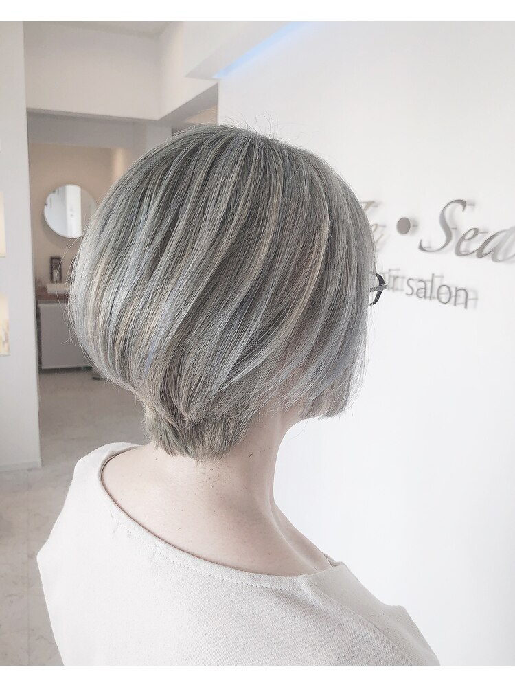 ブリーチ２回以上が◎ 人気のシルバーカラー１２選