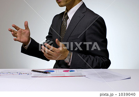 身振り手振り」で話し上手に見せる小林いさむ@公認心理師